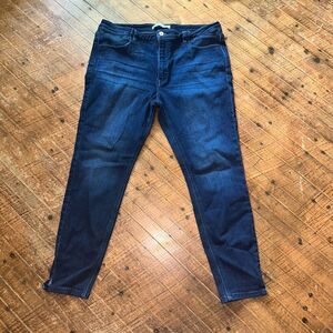 Kancan distressed dark wash stretchy 32 normcore jeans